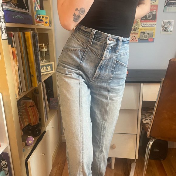 A&F cottage style faded high rise ankle jeans! - Picture 4 of 15